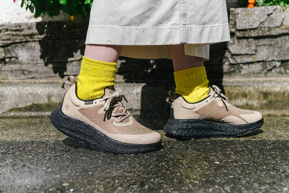 歩くこと」にフォーカスした＜KEEN＞のウォーキングシューズ 美品 